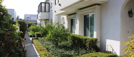 المنطقة المحيطة بالمنشأة