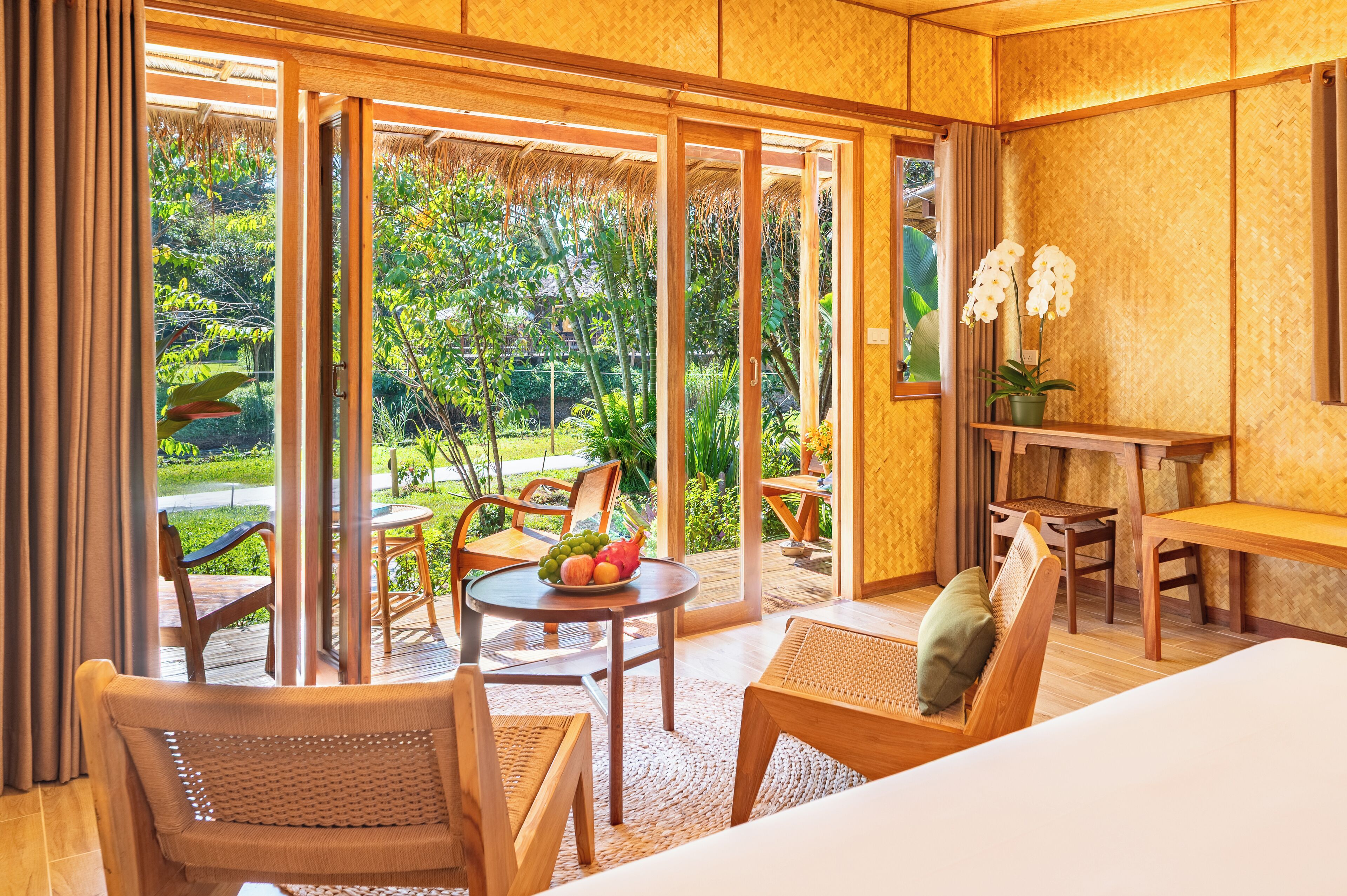 Riverfront Retreat | Terrace/patio