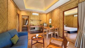 Two Bedroom Riverfront Reserve | Area keluarga