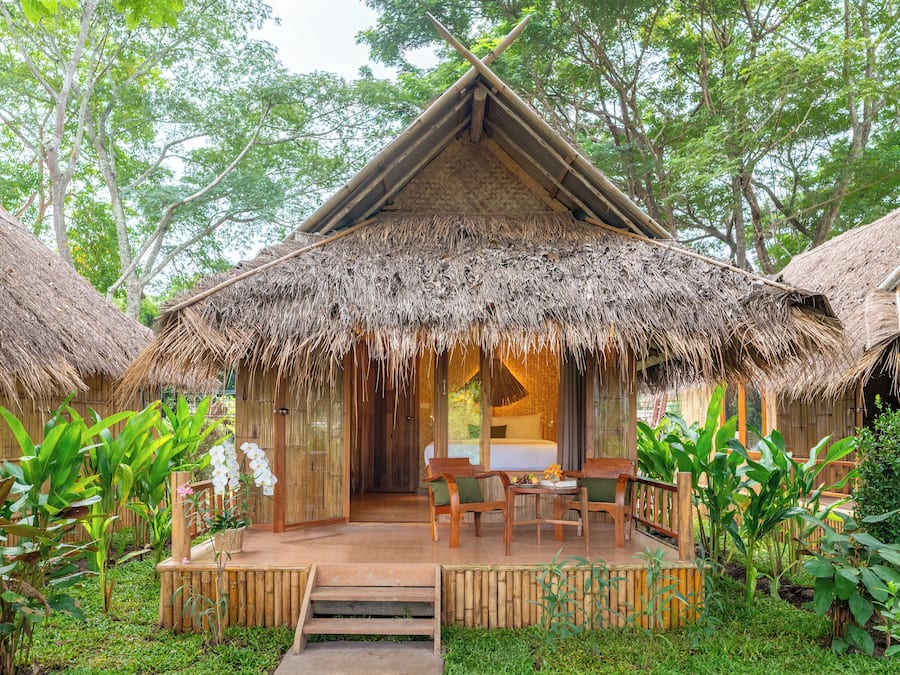 Artículos del minibar gratis y caja de seguridad en la habitación