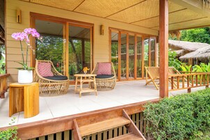 One Bedroom Riverfront Reserve | Terrace/patio
