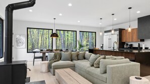 Smart TV - The Whispering Hollow – Private Pool, Hot Tub & Forest Escape Near Beach (Union Pier)