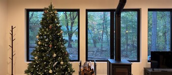 NEW Luxurious Home, Pool, Hot Tub, Private