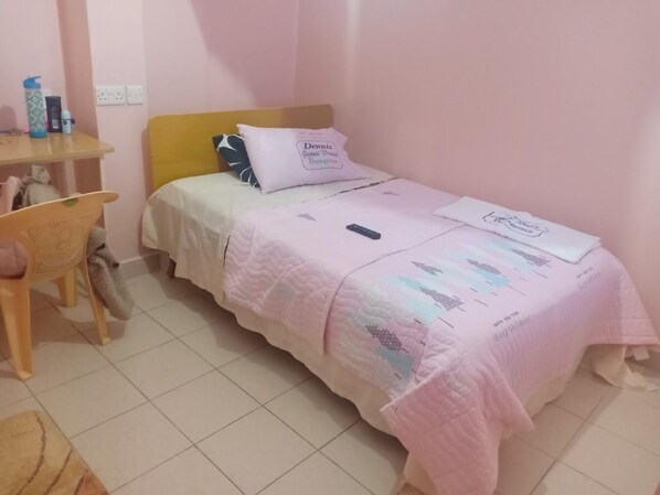 Yhden hengen standard-huone, kaupunkinäköala | Ilmainen Wi-Fi, vuodevaatteet