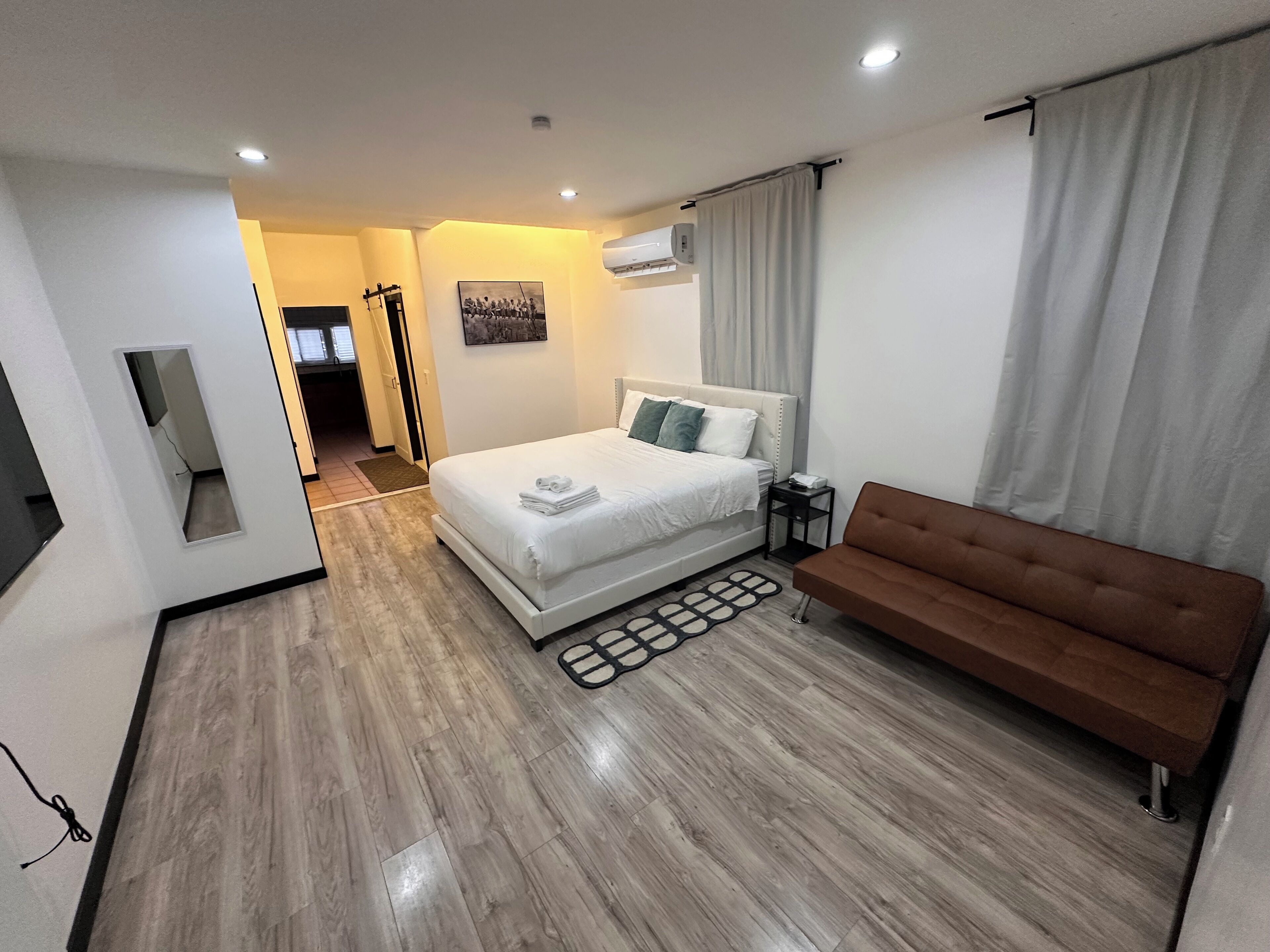 1 dormitorio, tabla de planchar con plancha, wifi y ropa de cama