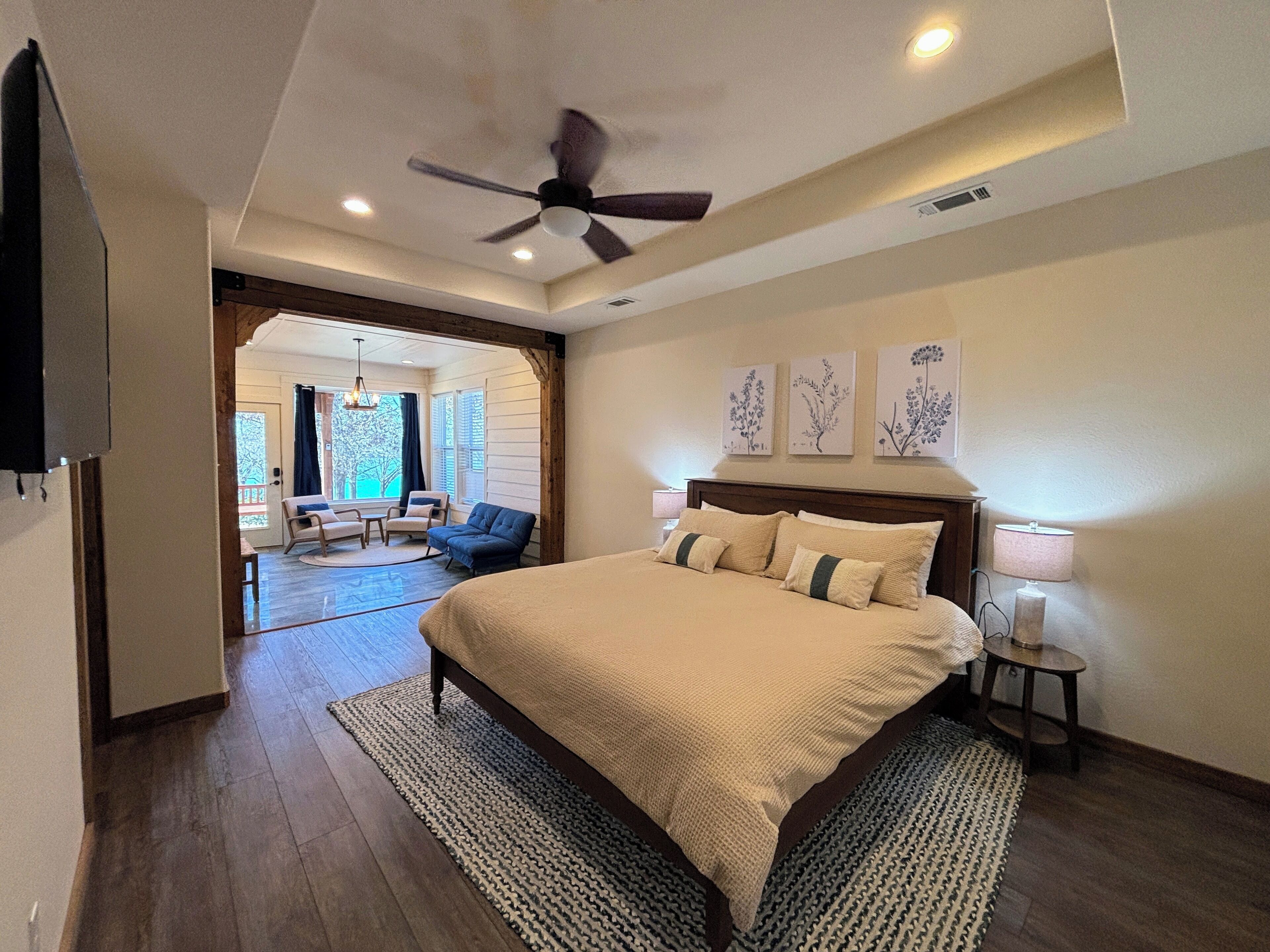 4 عدّة غرف نوم ومكتب ومكواة/لوح كي وسرير سفر