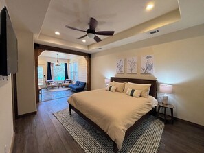 4 Schlafzimmer, Schreibtisch, Bügeleisen/Bügelbrett, Reisekinderbett