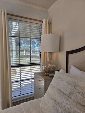 3 bedrooms, iron/ironing board, travel cot, WiFi - Haven Getaway Inground Pool Inground Hot tub Family (Belton)