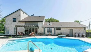 Pool - Haven Getaway Inground Pool Inground Hot tub Family (Belton)