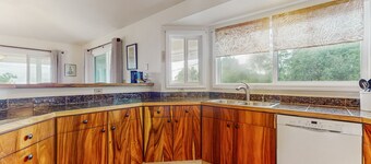 Family friendly home with mountain view, private lanai, yard and WIFI