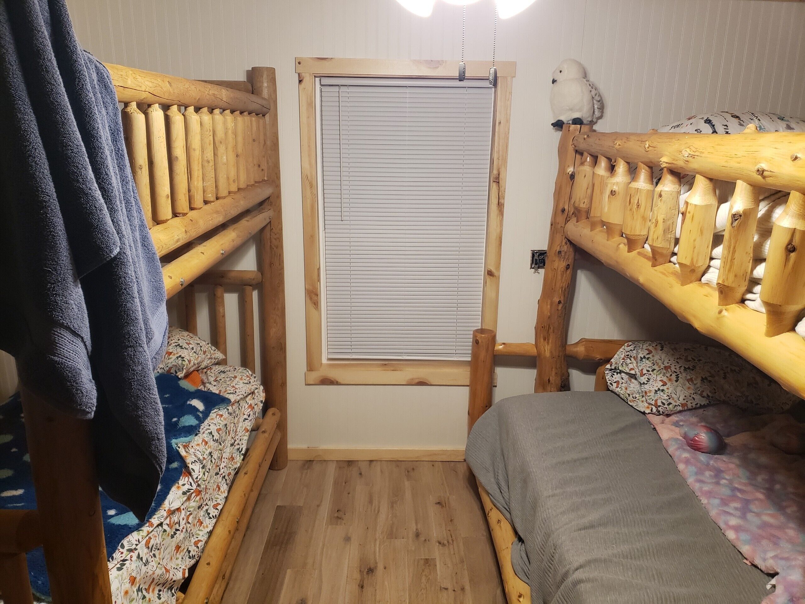 3 عدّة غرف نوم وواي فاي وملاءات أسرّة