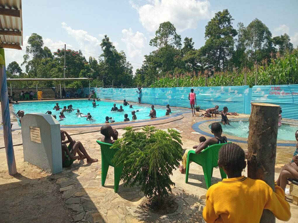 Kolam renang outdoor