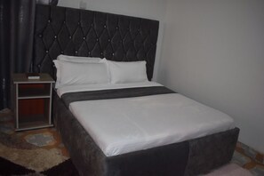 Chambre Deluxe double, vue sur le jardin | Accès au Wi-Fi (inclus), literie fournie