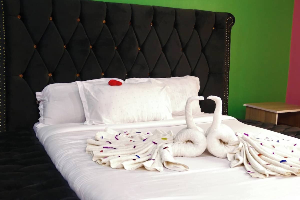 Free WiFi, bed sheets