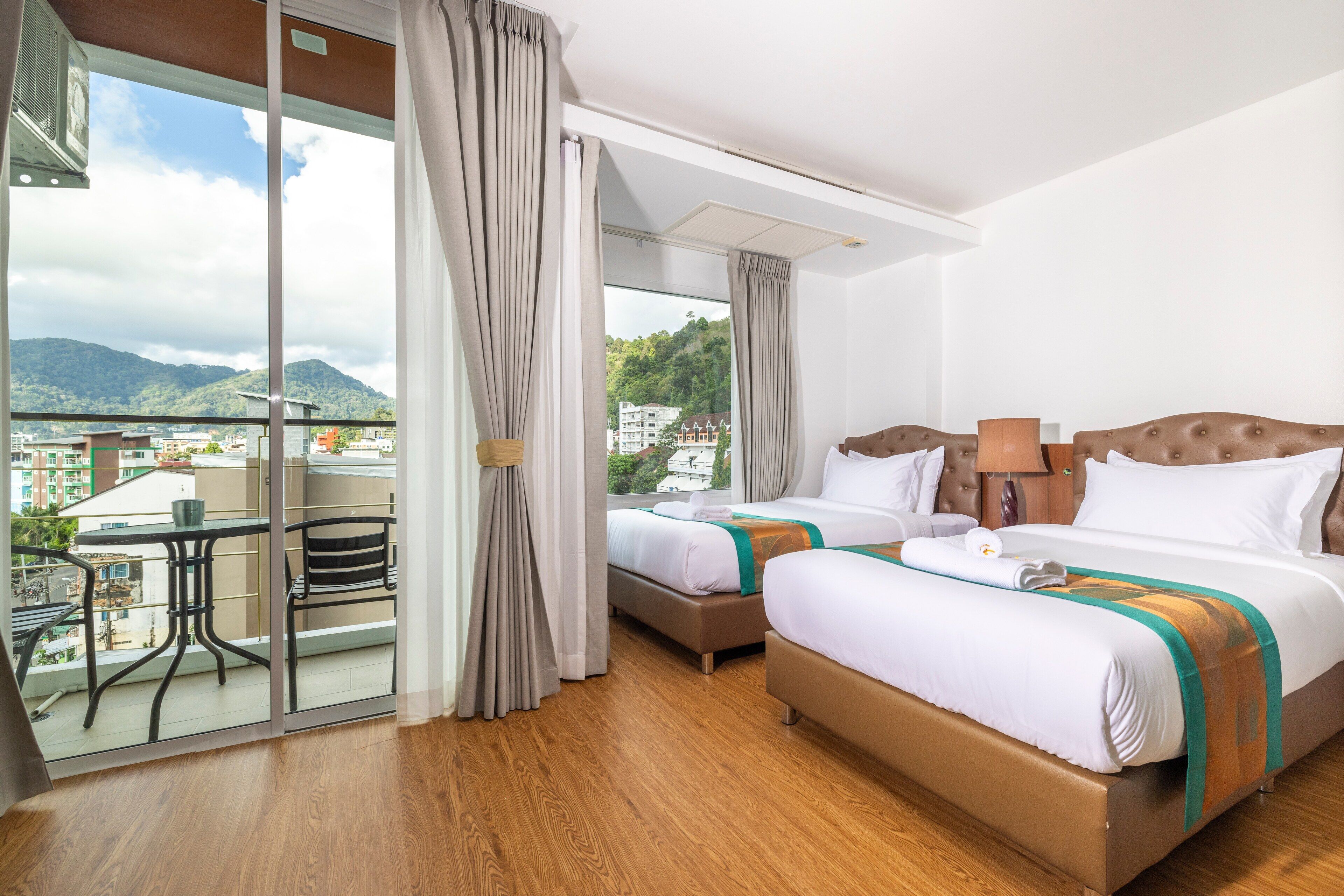 Hypo-allergenic bedding, down comforters, in-room safe, desk