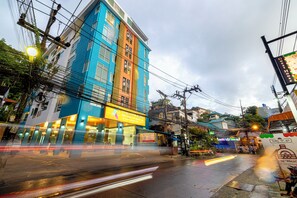 المنشأة من الخارج