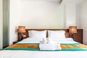 Hypo-allergenic bedding, down comforters, in-room safe, desk