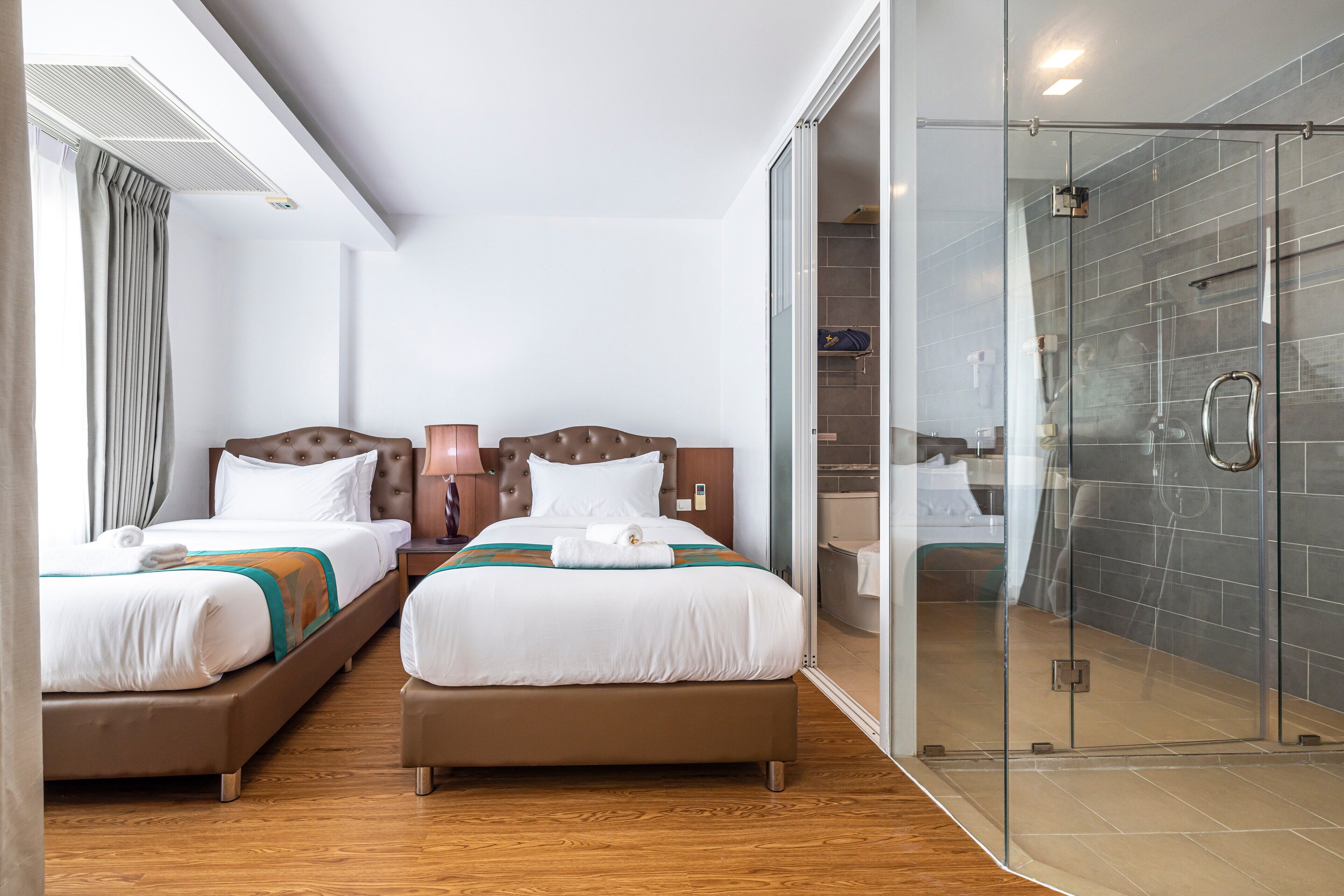 Kahden hengen comfort-huone (kaksi sänkyä), 1 makuuhuone, kaupunkinäköala | Allergiatestatut vuodevaatteet, untuvapeitot, tallelokero huoneessa