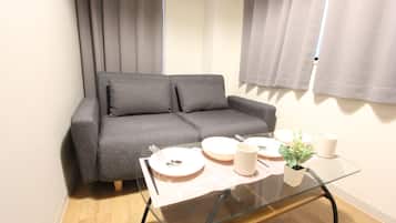 Business Triple Room | In-room dining