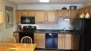 Kühlschrank, Mikrowelle, Ofen, Geschirrspüler