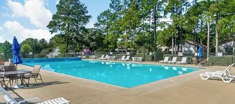 ~ Renovated Luxe Condo at Rayburn Country Club golf resort ~