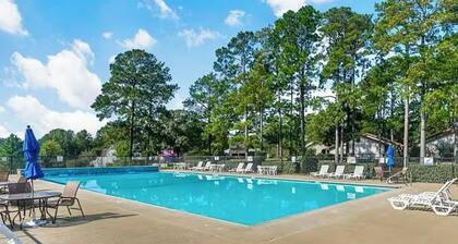 ~ Renovated Luxe Condo at Rayburn Country Club golf resort ~