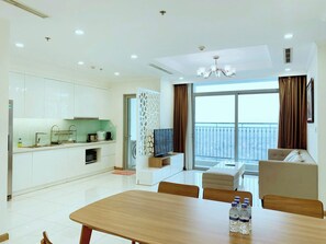 3 Bedroom Apartment | Vardagsrum | Platt-tv