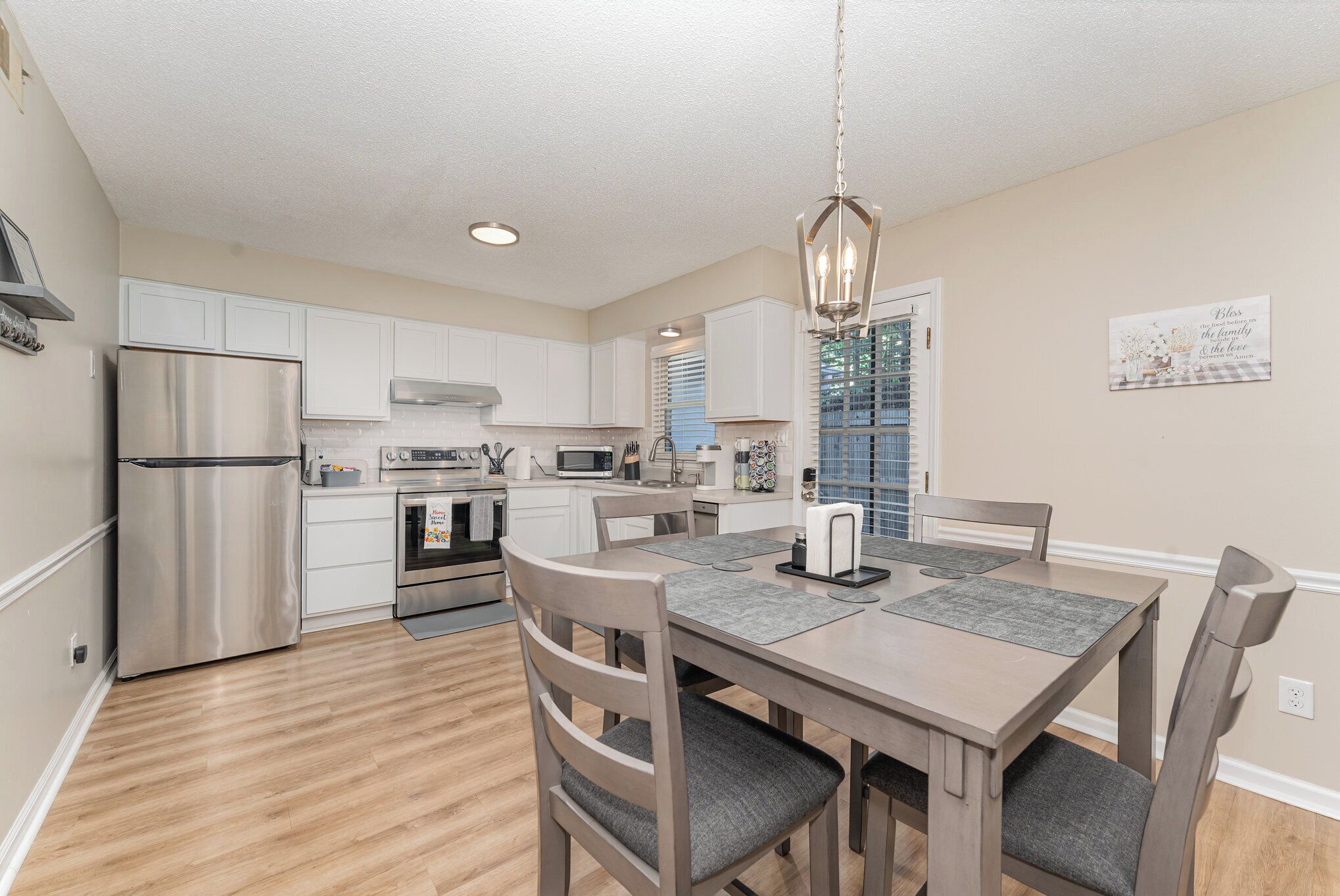 冰箱、微波炉、烤箱、炉灶