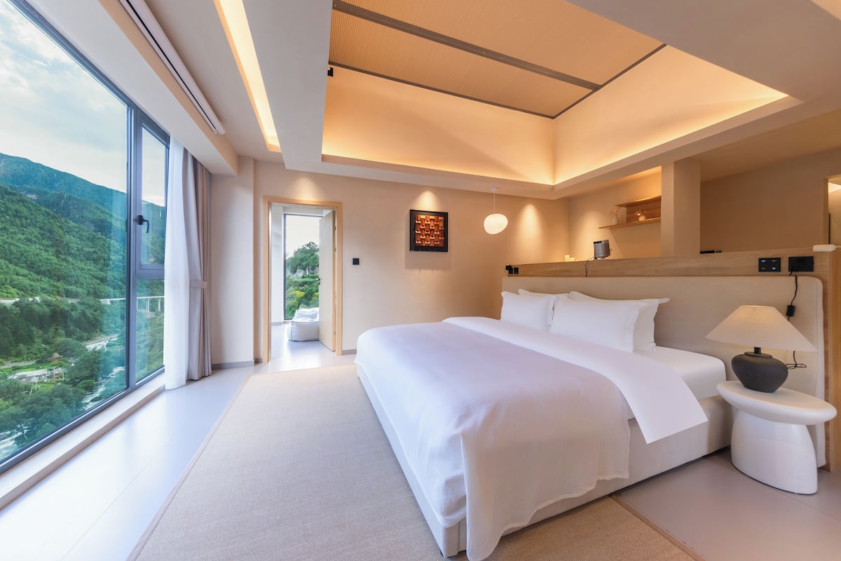 Verdunkelungsvorhänge, schallisolierte Zimmer, Bügeleisen/Bügelbrett