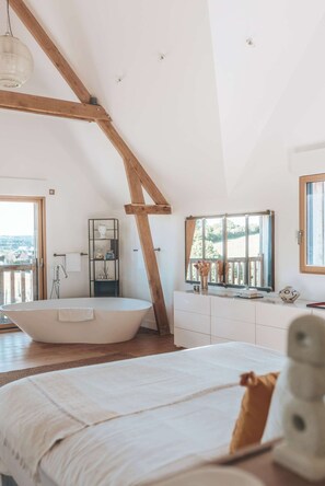 5 dormitoris, escriptori, planxa i posts de planxar i wifi 