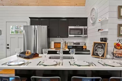 Cozy Luray Cabin w/Fire Pit, Grill, WiFi & More!