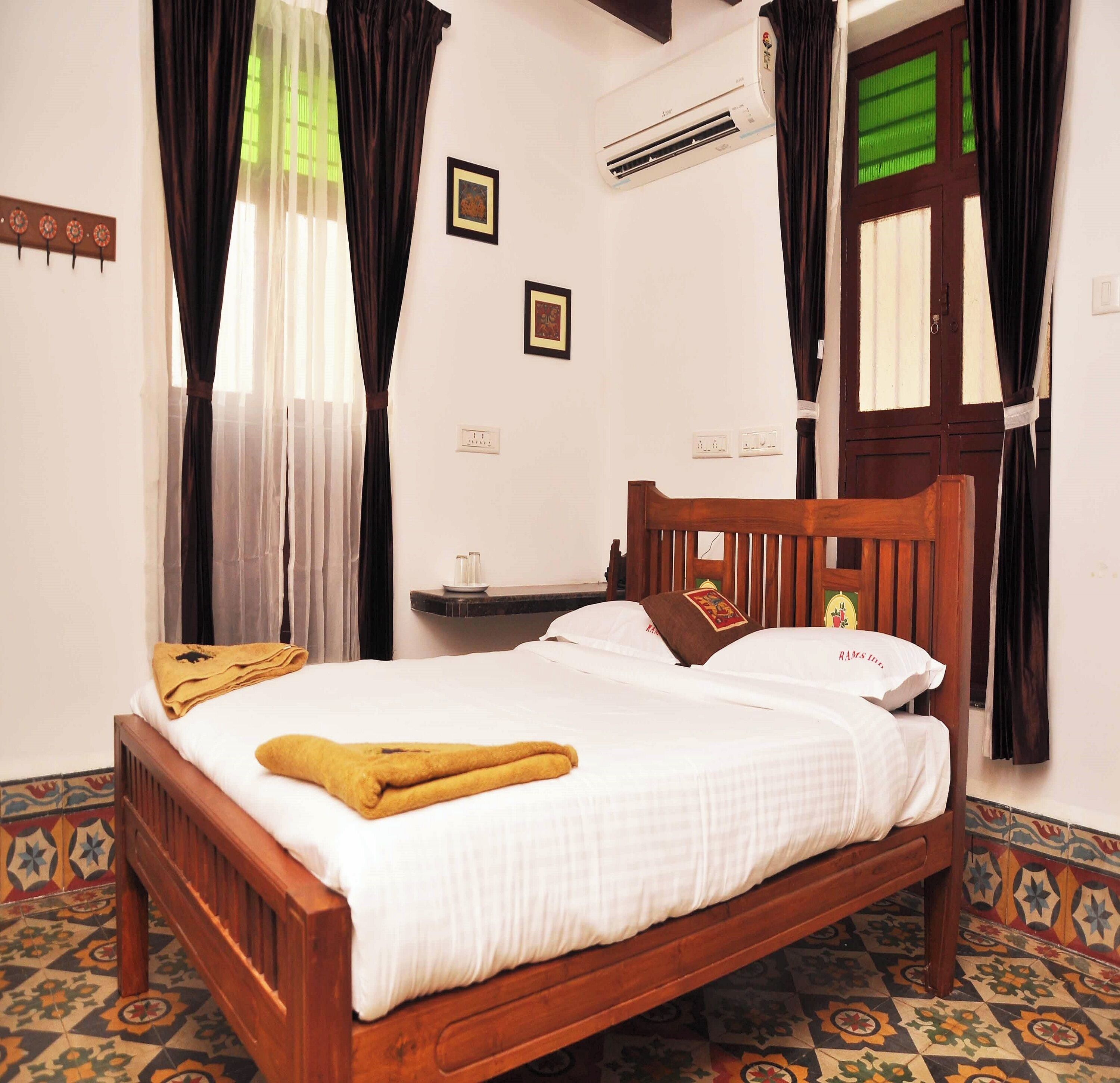 Deluxe Double Room | Hypo-allergenic bedding, desk, free WiFi, bed sheets