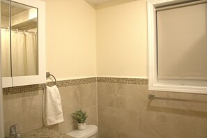 Hårføner, håndklær, såpe og toalettpapir