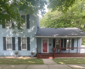 Exterior - 15 mins to Notre Dame; visit The Cozy Blue Haven in Niles, MI (Niles)