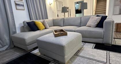 15 mins to Notre Dame; visit The Cozy Blue Haven in Niles, MI