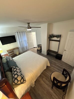 3 habitaciones, escritorio, tabla de planchar con plancha y wifi gratis 