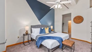 Desk, iron/ironing board, WiFi, bed sheets