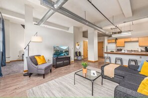 A modern apartment with a living room, kitchen, and dining area. - King Bed Downtown KC | Walkable KC Loft + Parking (Overland Park)