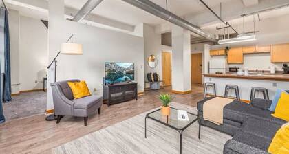 King Bed | Great Location