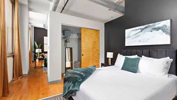 Skrivebord, strykejern/-brett, wi-fi og sengetøy