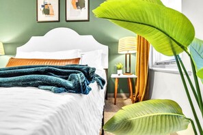 1 habitación, escritorio, tabla de planchar con plancha y wifi 