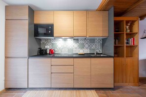 Fridge, microwave, dishwasher, toaster