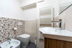 Shower, hair dryer - Apartment in Fontanazzo in a quiet area (Mazzin)