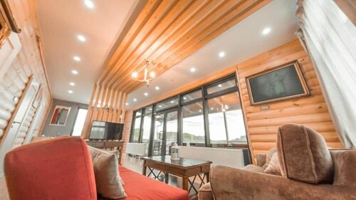 Private House– Family Stay with 3 Beds