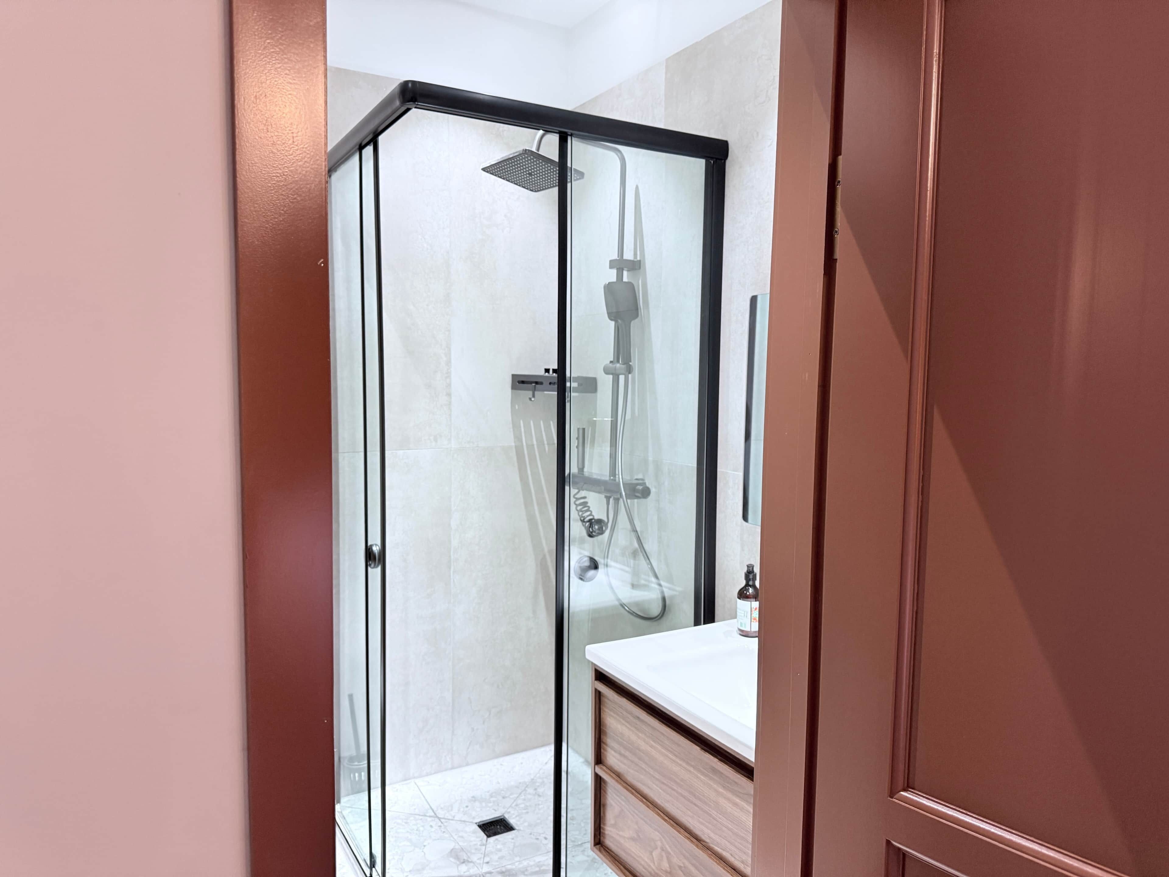 Hårføner og håndklær