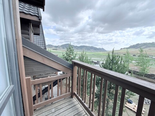 Mountain View Queen Room with Balcony