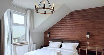 Mountain View Queen Room with Balcony