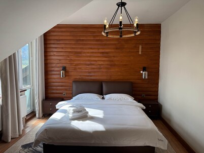 Twin Comfort Room with Queen Bed