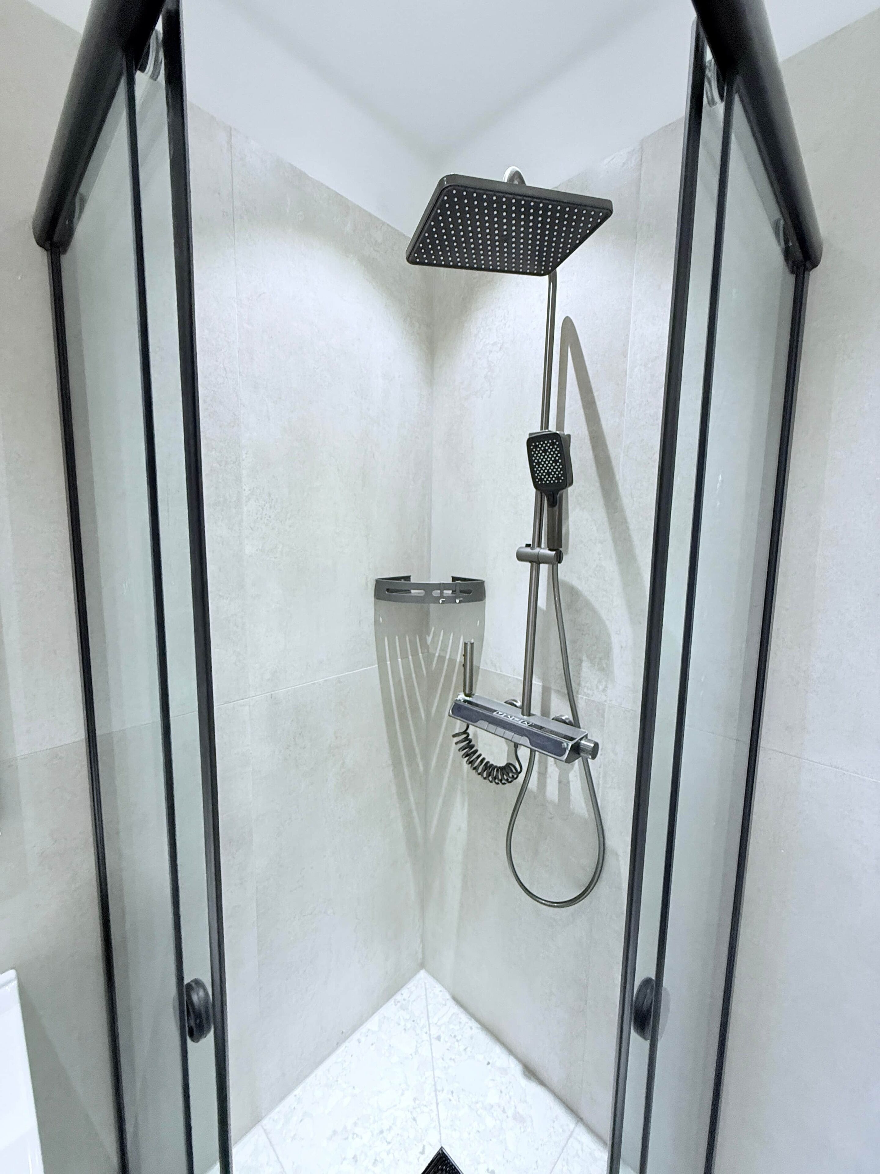 Secador de pelo y toallas