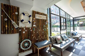 Siddeområde i lobbyen